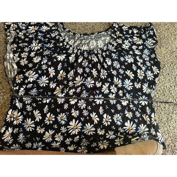 Navy blue elastic top bat wing open sleeve with daisies  - Picture 4 of 8